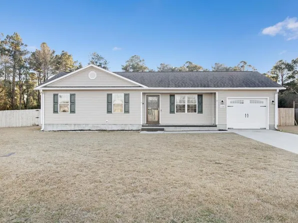 106 Lois Ct, Richlands, NC 28574