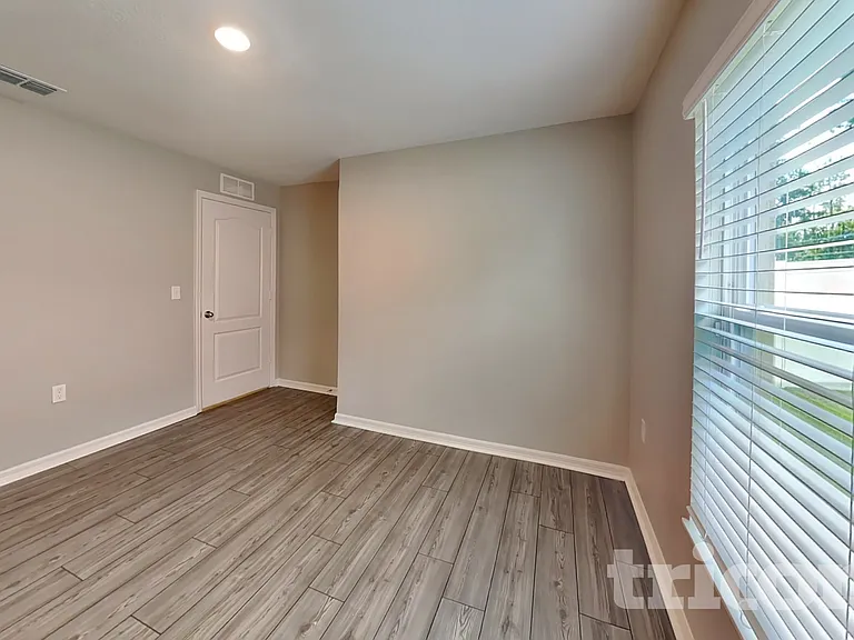 57 Pilgrim Dr — Photo 13