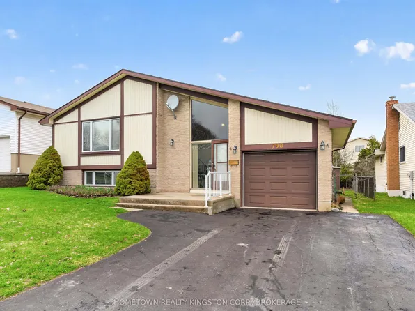 790 Old Colony Rd, Kingston, ON K7P 1E7