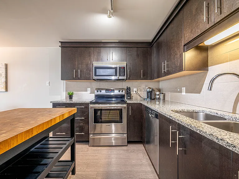15 Kings Wharf Pl #403 — Photo 4