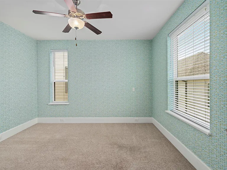 5646 Larkin St — Photo 17