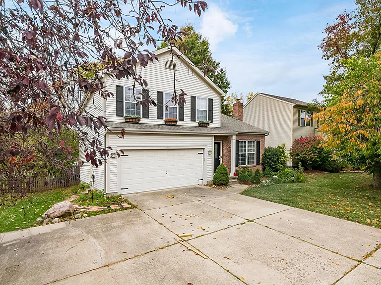 8911 Garrett St — Photo 3