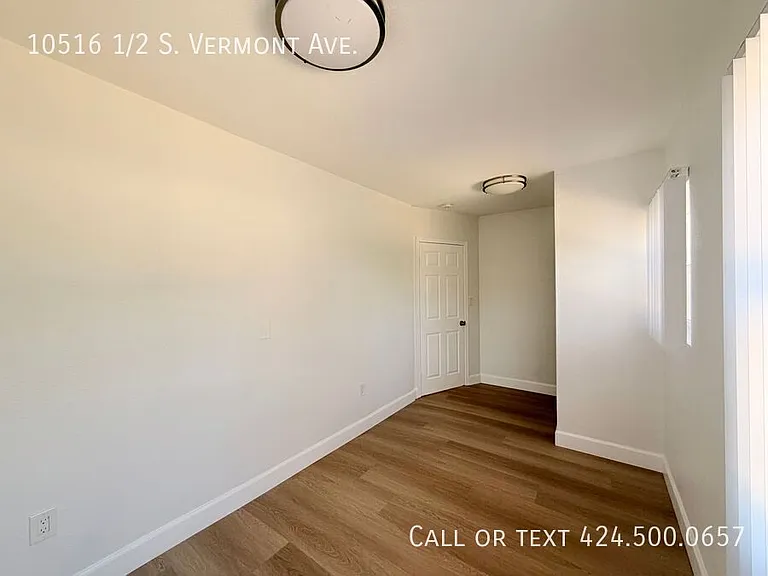 10516 1/2 S Vermont Ave — Photo 12