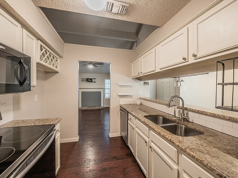 6402 Valleybrooke Ct — Photo 11