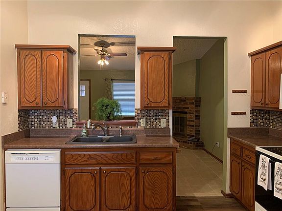 3rd image of 1008 Noel Dr