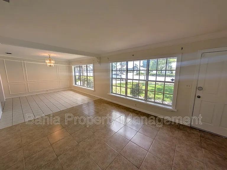 808 N Macdill Ave — Photo 3