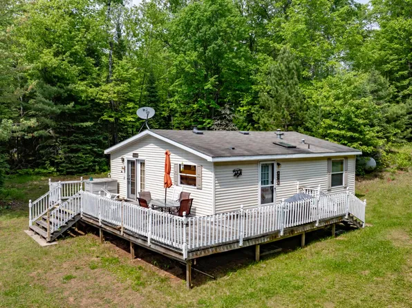 130 Kings Rd, Iron River, MI 49935