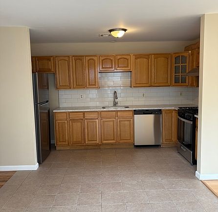 4th image of 147 Fairmount Ave Floor 3