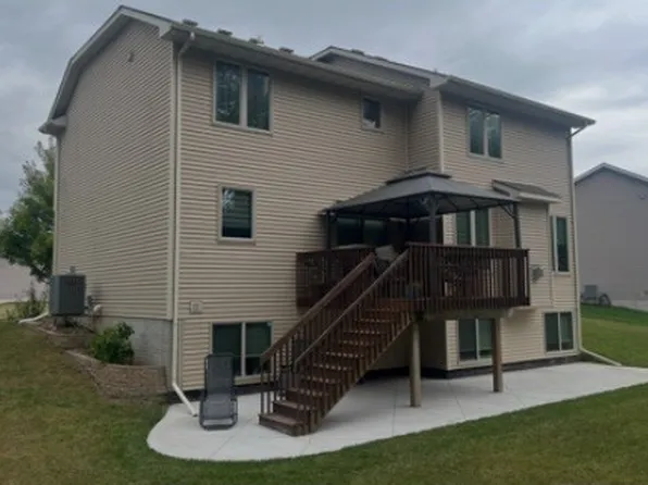 5833 Pine Ct, Johnston, IA 50131