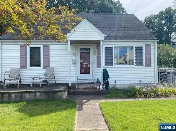 2 English Ave, Elmwood Park, NJ 07407