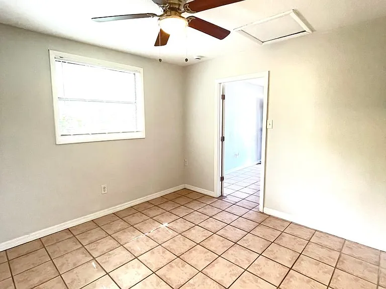 2610 Durham St — Photo 9