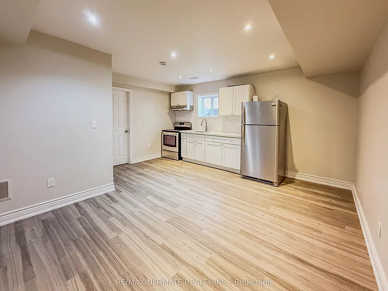 111 Combe Ave #LOWER — Photo 4