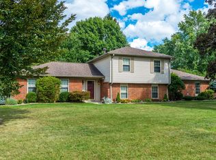 5416 Royalwood Dr, Centerville, OH 45429