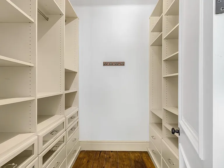 5136 Woodley Ave — Photo 17