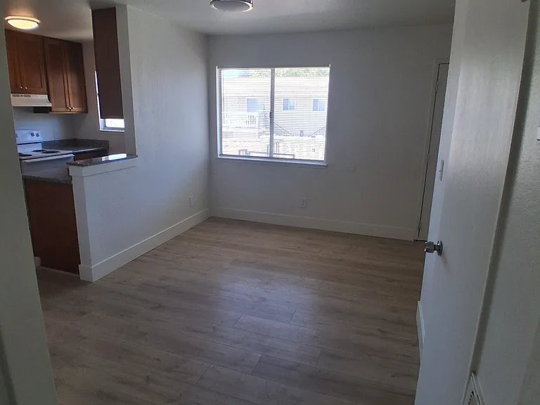 510 E Vine St #J — Photo 2