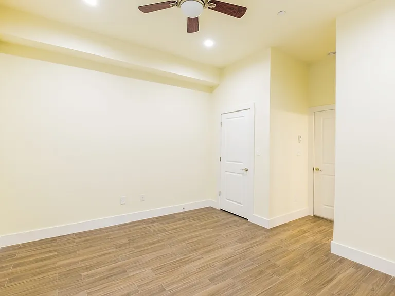 1537 Ogden St — Photo 24