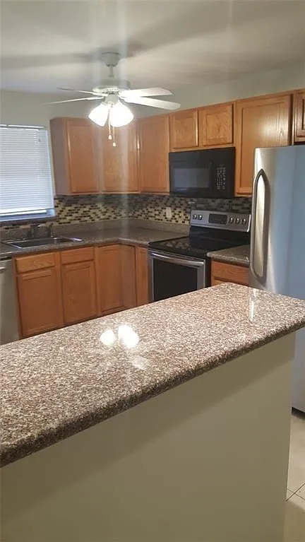 2 bed, 2.0 bath, 1200 sqft, $2,250 — Photo 2