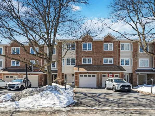 3 Mannington Ct, Ottawa, ON K2J 4A1