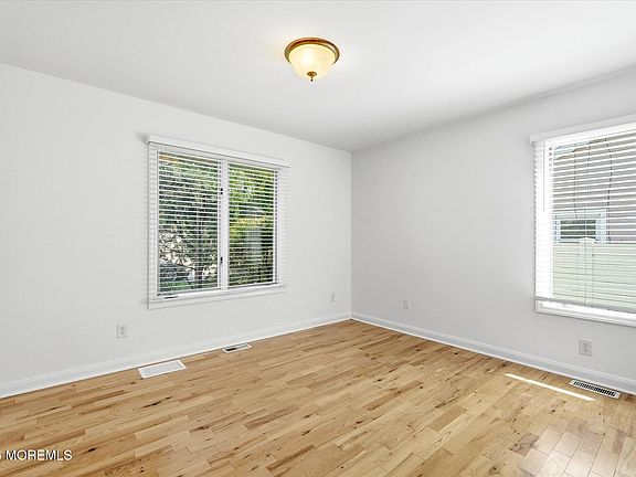 3rd image of 461 Augustus Rd