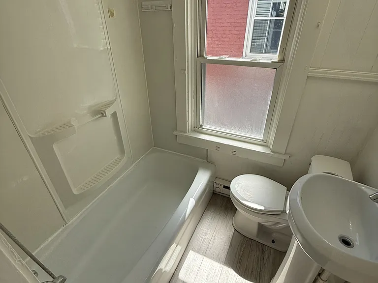 638 E Walnut St — Photo 8