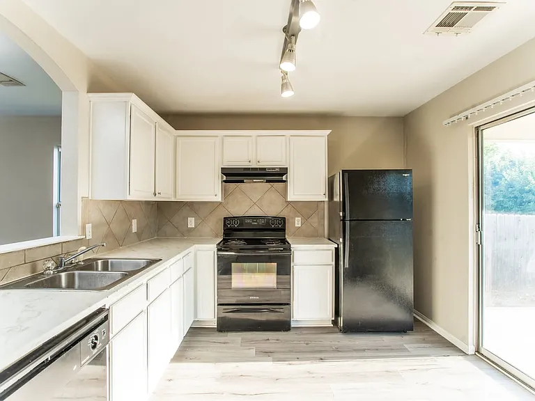 3003 John Porter Dr — Photo 4