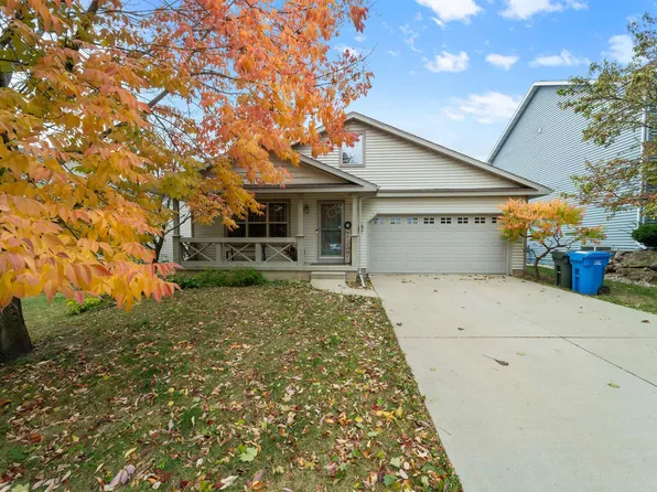 2412 Red Arrow Trl, Fitchburg, WI 53711