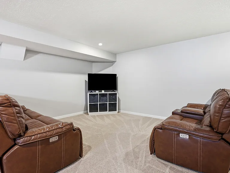 27 Hemingway Ave — Photo 42