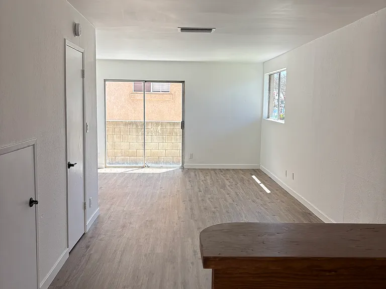 1517 Acacia #13 — Photo 6
