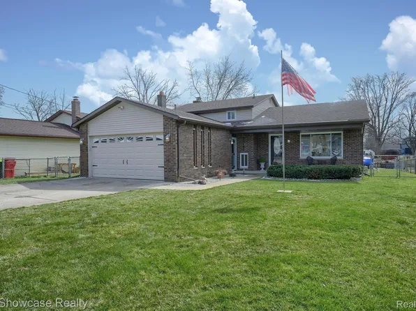 3323 W Clarice Ave, Highland, MI 48356