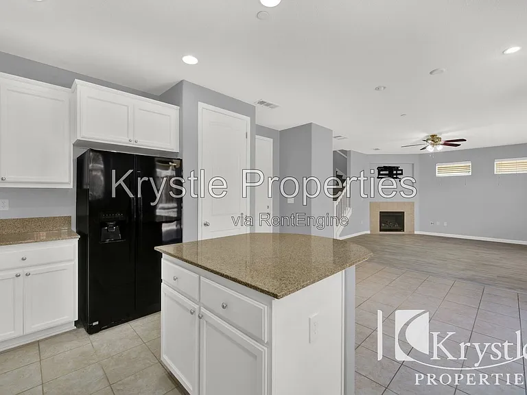 1649 Roma Dr — Photo 14