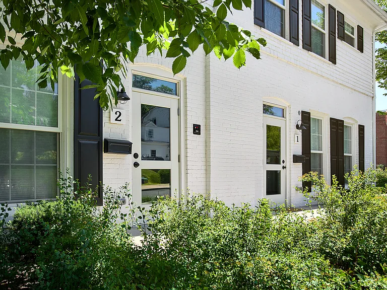 784 Farmington Ave — Photo 1