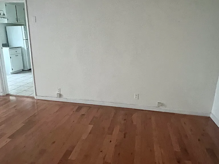 1427 N Martel Ave #6 — Photo 3