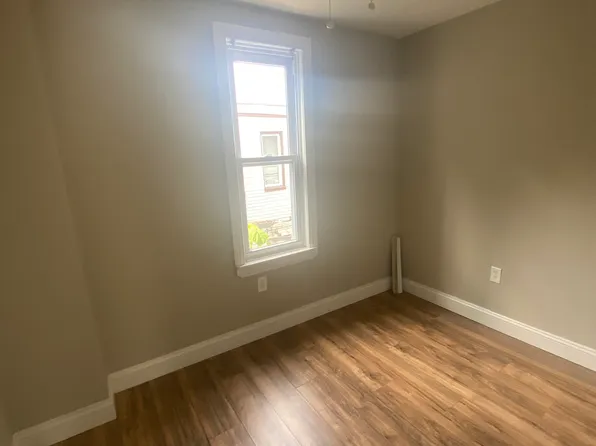 618 E Clementine St, Philadelphia, PA 19134