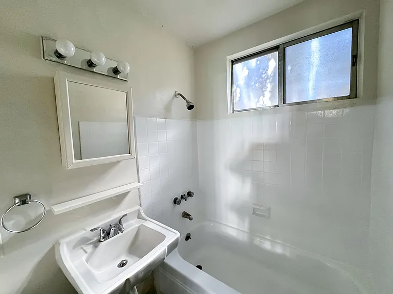 638 S Marengo Ave #6 — Photo 16