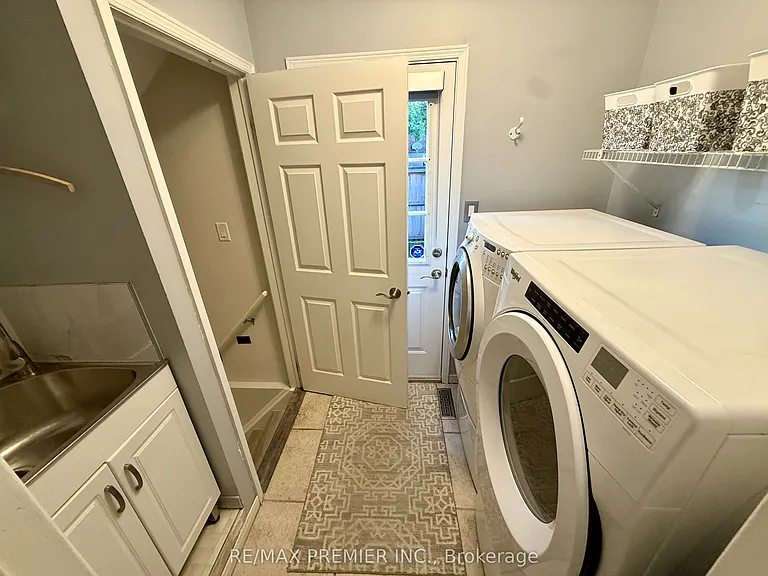 77 Largo Cres #LOWER — Photo 3
