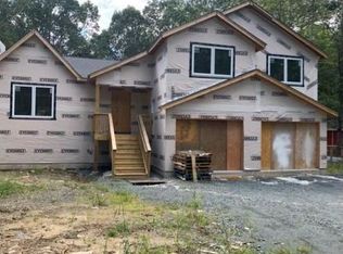 116 Stallion Dr, Lords Valley, PA 18428