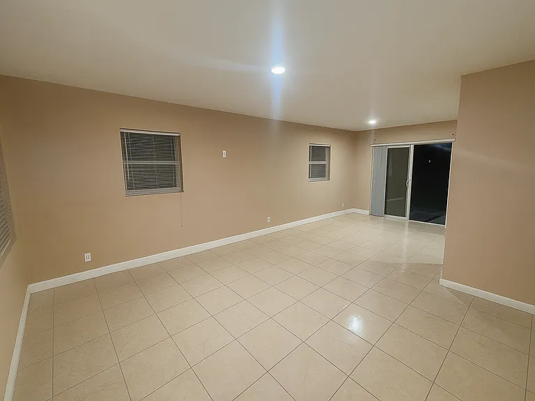 4837 Shoshone St — Photo 10