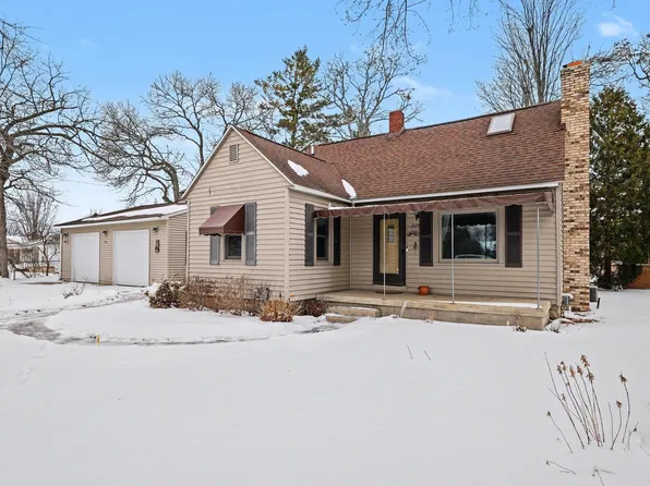 225 Lagoon Beach Dr, Bay City, MI 48706