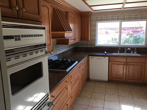 3rd image of 1247 Beachmont St