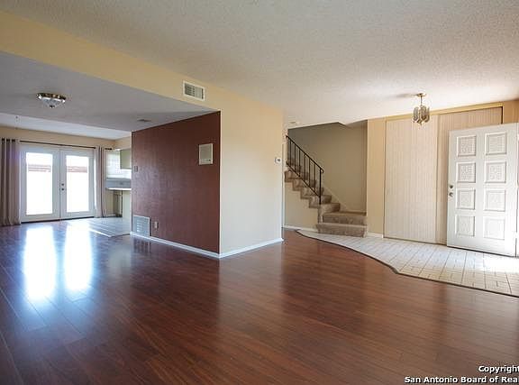 3rd image of 10902 Crown Park
