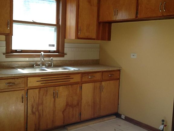 2nd image of 121 E 141st St