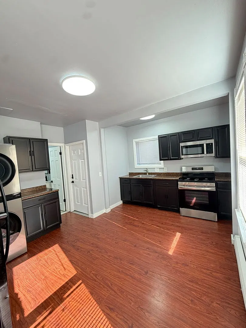 35 - 37 Farren — Photo 4