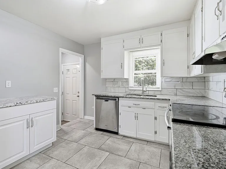2602 NW 86th St — Photo 9