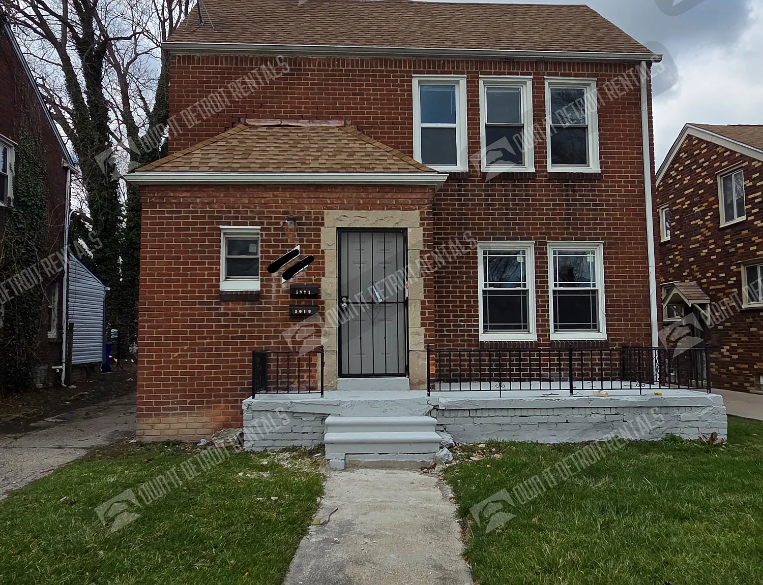 House- Multi Family — Photo 1