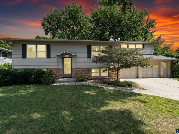 2708 S Garfield Ave, Sioux Falls, SD 57105