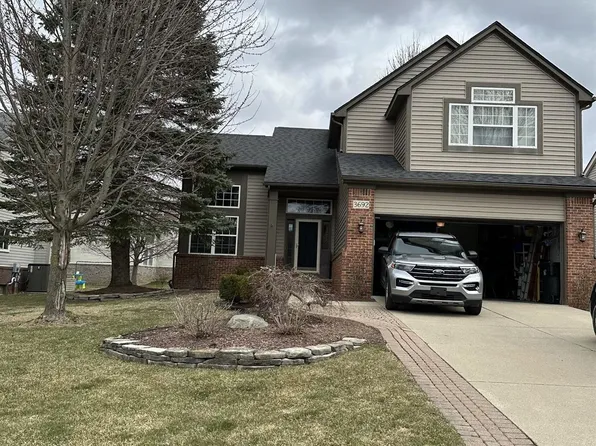 3692 Normandy Dr, Rochester, MI 48306