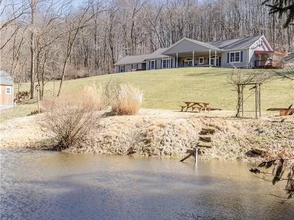 92 Chapel Hill Rd, Claysville, PA 15323
