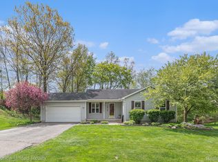 2438 Melvin Dr, Howell, MI 48843