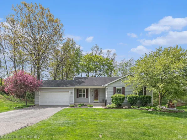 2438 Melvin Dr, Howell, MI 48843