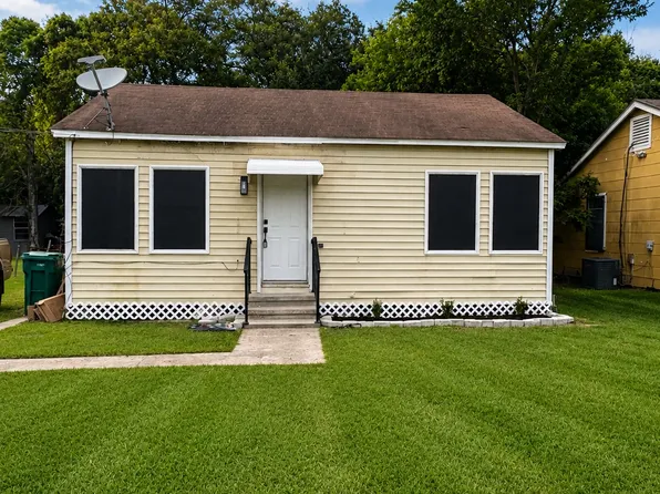 1408 W Curtis Ave, Orange, TX 77630